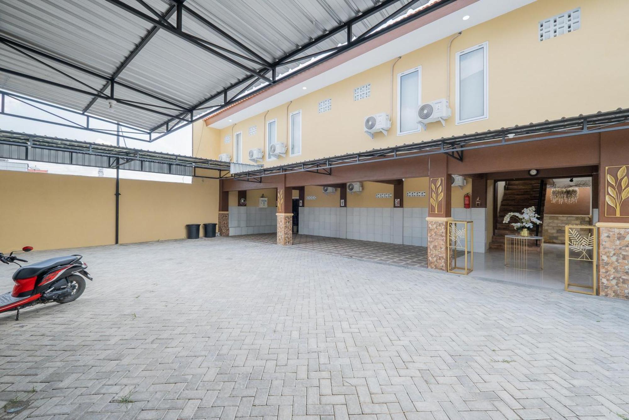 Hotel Reddoorz Syariah Near Rsud Dr Iskak Tulungagung Kedungwaru Exterior foto