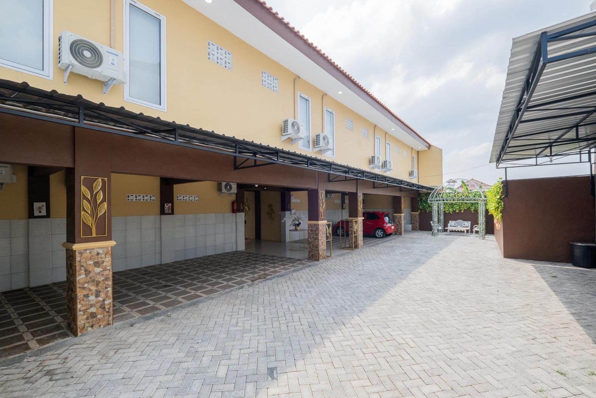 Hotel Reddoorz Syariah Near Rsud Dr Iskak Tulungagung Kedungwaru Exterior foto