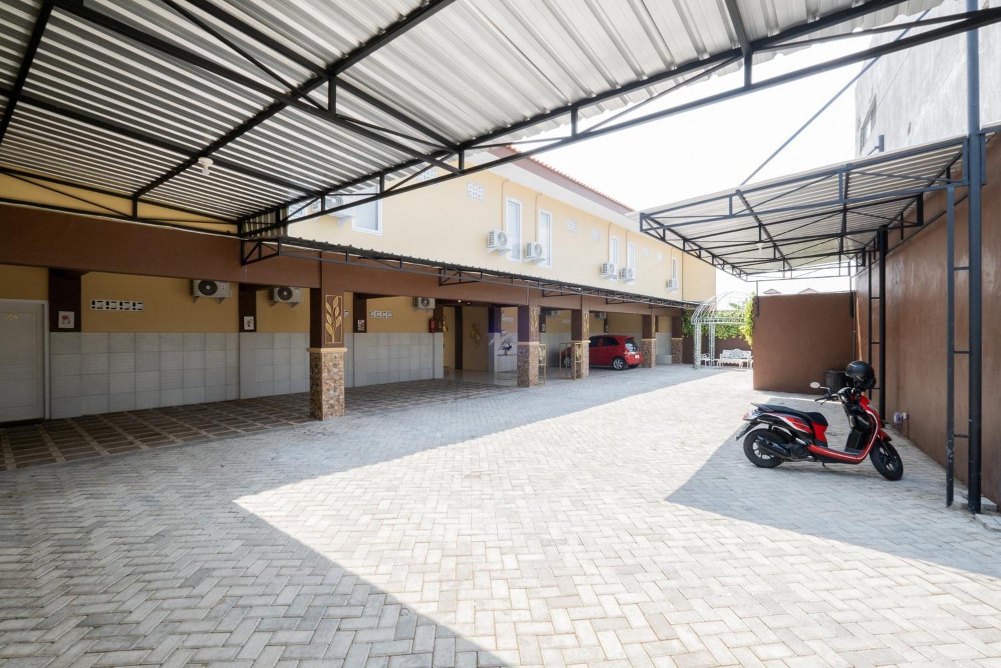 Hotel Reddoorz Syariah Near Rsud Dr Iskak Tulungagung Kedungwaru Exterior foto