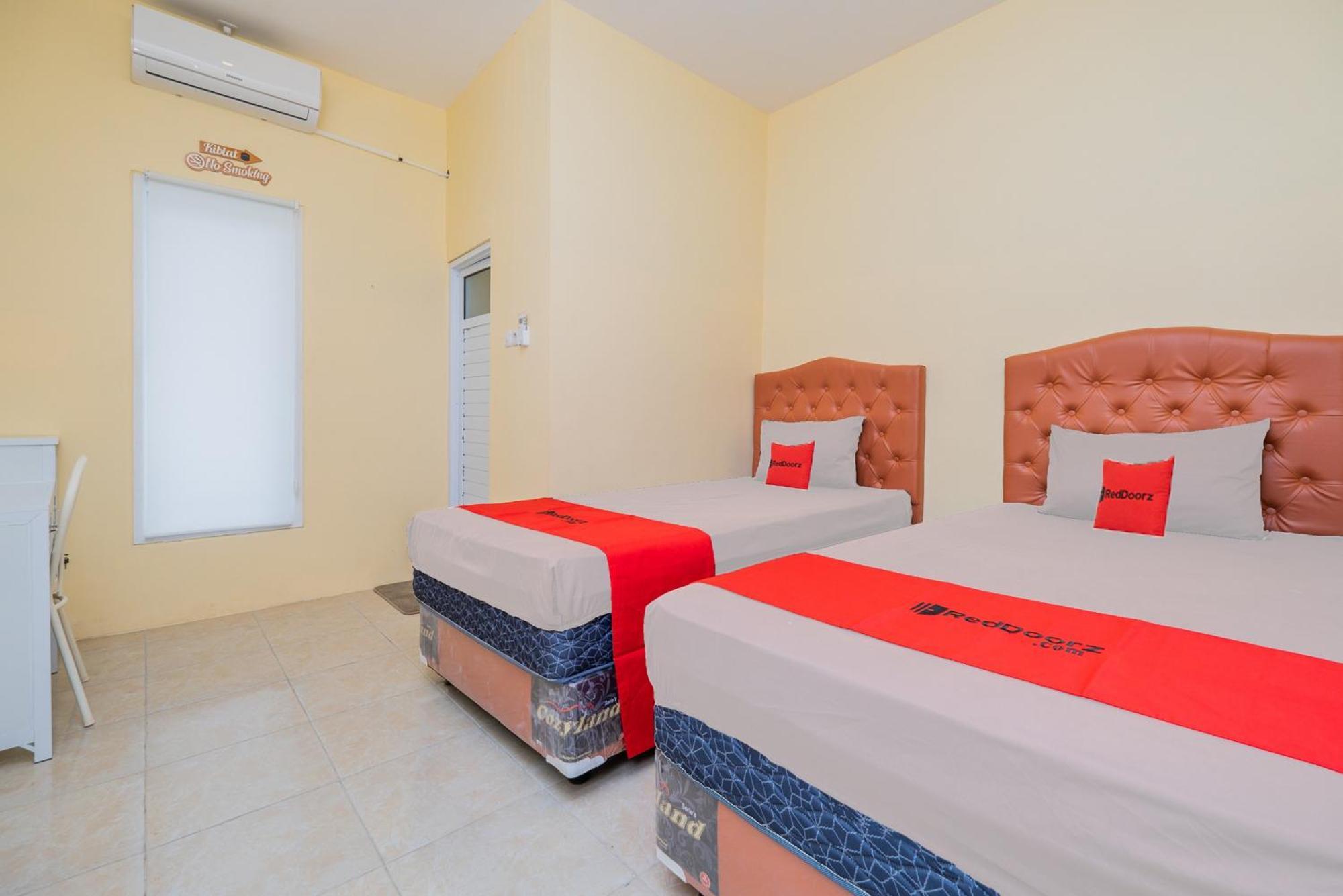 Hotel Reddoorz Syariah Near Rsud Dr Iskak Tulungagung Kedungwaru Exterior foto