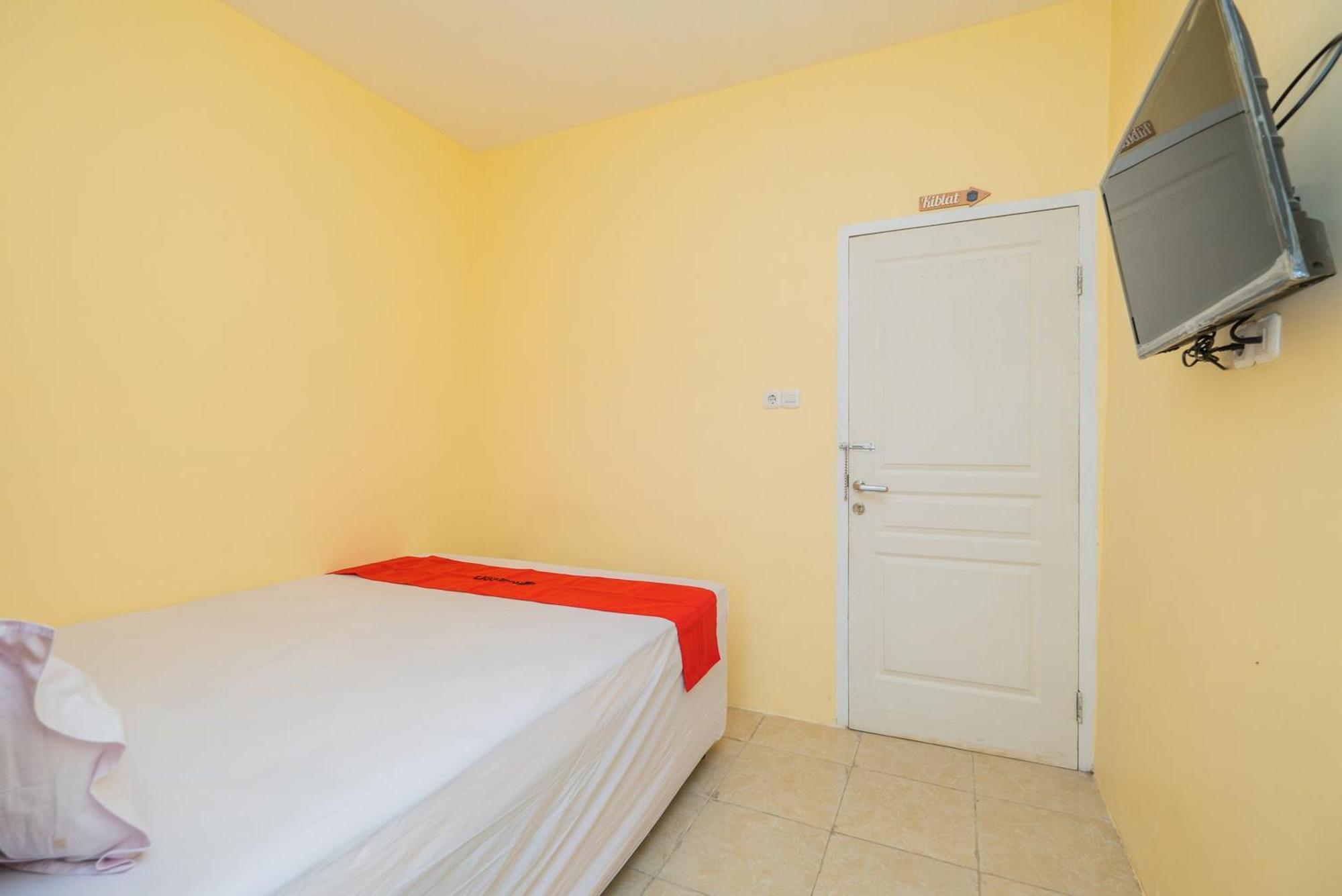 Hotel Reddoorz Syariah Near Rsud Dr Iskak Tulungagung Kedungwaru Exterior foto
